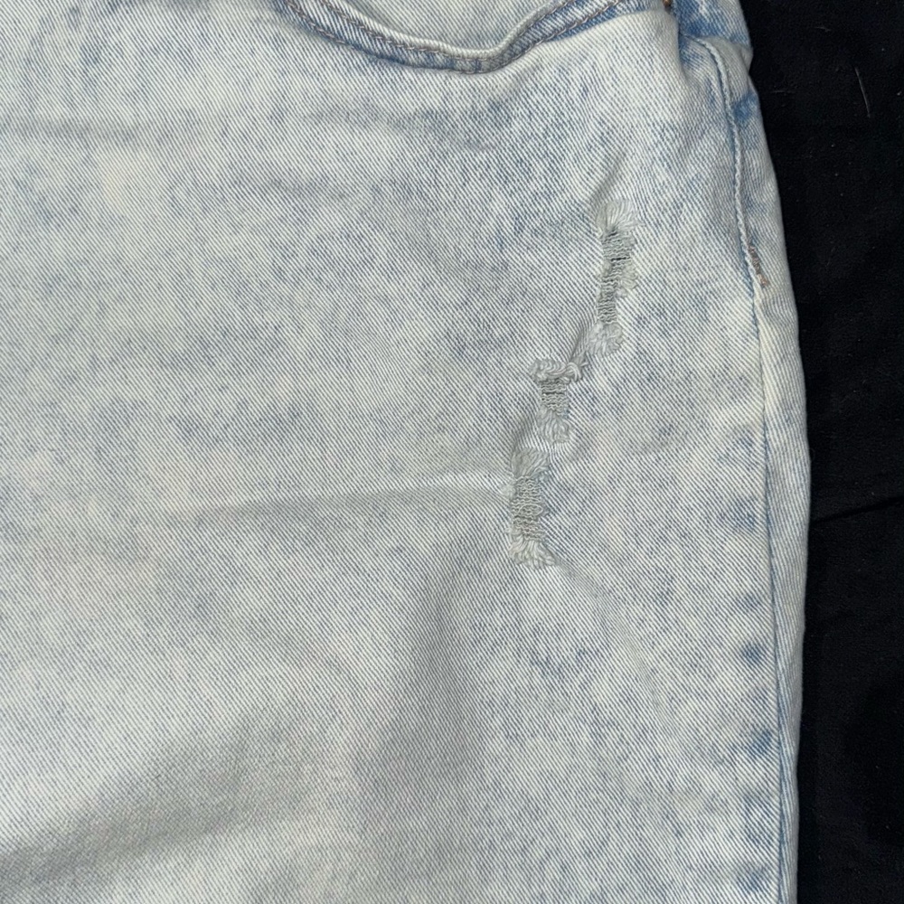 Time and Tru Light Blue Denim Mom Jeans - Picture 3 of 5